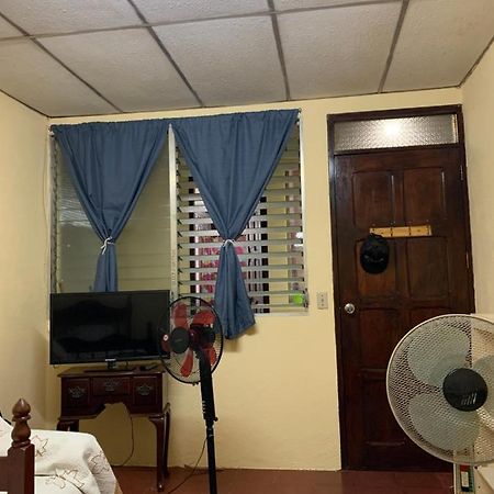Casa Cisneros Bed & Breakfast León 外观 照片